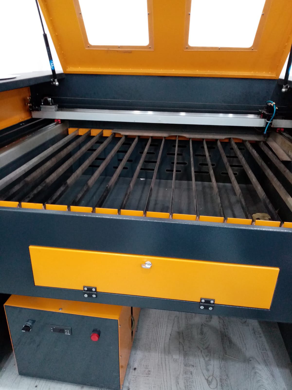 Lazer Kesim 1 Dakikası 4.50 TL